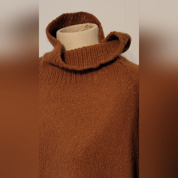 Vintage chocolate brown wool loose turtle neck sweater. Size medium / large. - Picture 2 of 5